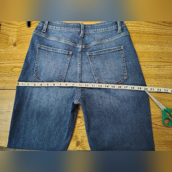 Ceros women's high-rise, relaxed fit, Tapered denim jeans, size 28. - Picture 8 of 16